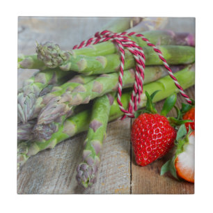 Carreau Asperges vertes aux fraises en bois