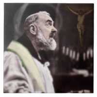 AUMÔNIER PIO DE ST CÉLÉBRANT LA MASSE