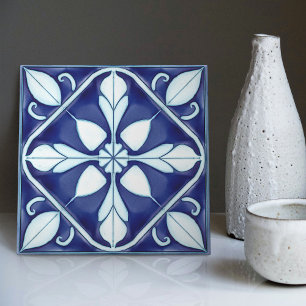 Carreau Azulejo bleu et blanc floral symétrique