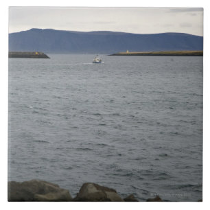Carreau Bateau de pêche quittant le port, Reykjavik,