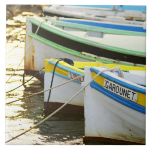 Carreau Bateaux de pêche provençaux typiques peints en
