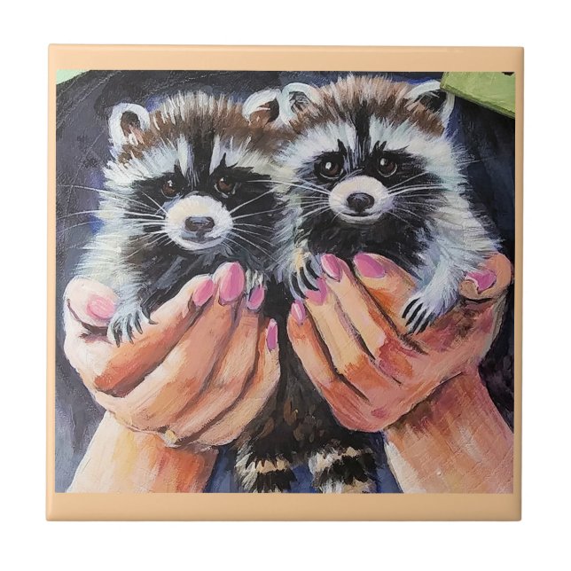 Carreau Bébés Raccoon dans les mains (Devant)