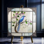 Carreau Bleu Bleu 2 sur Vin Flower<br><div class="desc">Beau Bluebird 2 sur Vine Flower présente un bleuet perché sur une vigne avec de délicats bourgeons floraux et des feuilles sur blanc, réalisé avec un effet de vitrail avec bordure d'argent antique. C'est une image miroir de Bleu Bleu Bleu Bleu Bleu Bleu sur Vin Flower. Beaucoup d'utilisations pour ces...</div>