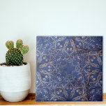 Carreau Bleu Et Blanc Vintage Blanchi À La Pierre<br><div class="desc">Magnifique et unique carreaux en céramique avec un motif vintage damassé sur un arrière - plan bleu foncé blanc à l'aspect pierre.</div>