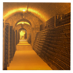 Carreau Bouteilles vieillissant soit dans des pupitres (râ