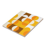 Carreau Brown blanc orange jaune demi-cercles Motif<br><div class="desc">Ce design présente un motif contemporain époustouflant de cercles géométriques et de carrés en jaune foncé, orange clair et blanc, dressé contre un arrière - plan brun foncé. Il dégage une atmosphère ornée, élégante et élégante, ce qui le rend parfait pour la fantaisie artistique fashionista, la diva de mode artsy,...</div>