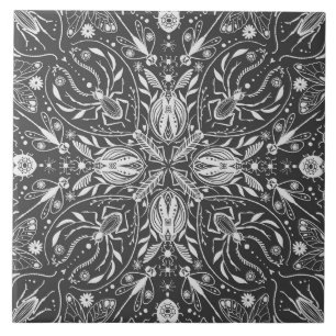 Carreau Bugs, blanc cassé sur fond noir