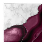 Carreau Burgundy Agate Marbre blanc Parties scintillant ar<br><div class="desc">Marbre blanc et agate bordeaux élégants parés de parties scintillant en faux argent se combinent dans ce luxueux carreau en céramique.</div>