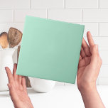 Carreau Carrelage couleur vert vert d'Aqua tropical<br><div class="desc">Ce carrelage simple, minimaliste et moderne est un motif de carreaux de couleur uni et solide qui s'adaptera à tous les modèles. Vous pouvez l'utiliser comme tuile murale en guise de surbrillance ou de mur entier pour un arrière-plan dans votre cuisine ou salle de bain ou salle de boue ou...</div>