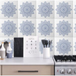 Carreau Carrelage en céramique de motif géométrique bleu é<br><div class="desc">Ce élégant carrelage en céramique motif géométrique bleu est parfait pour un nouveau design d'intérieur traditionnel moderne ou un backsplash. Le carrelage est décoré d'un motif de style Flower motif, dans des tons bleu et blanc, élégants, parfaits pour n'importe quel espace. Utilisez-le comme pièce d'accent dans votre cuisine, salle de...</div>