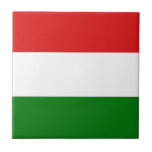 Carreau Carrelage en céramique du drapeau hongrois<br><div class="desc">Ce dessin est constitué du drapeau hongrois intelligemment remodelé pour s'adapter à la surface du carrelage carré. Un objet décoratif et utile qui ferait un cadeau parfait pour ceux qui aiment se souvenir de la Hongrie.</div>