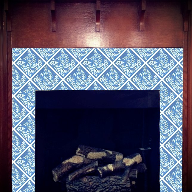 Carreau Carrelage en céramique, feuilles bleu et blanc (False indigo blue and white tile shown on a fireplace.)