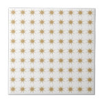 Carreau Carrelage en céramique pour petit Motif Gold Star<br><div class="desc">Design moderne du milieu du siècle avec un simple motif de petites étoiles d'or sur un arrière - plan blanc. Design simple et épuré, moderne et transparent. Créez votre propre motif personnalisé en téléchargeant une nouvelle image, ou utilisez le bouton "message" pour obtenir de l'aide. Pour créer votre propre design...</div>