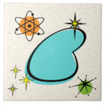 Carreau Carrelage en céramique Retro Atomic Boomerang et S<br><div class="desc">Ce carrelage en céramique motif Retro Atomic Boomerang et Starbursts est l'exemple de la modernité du milieu du siècle. Avec son grand boomerang turquoise entouré de starbursts kitsch et de cercles orange et vert pour un peu plus de fantaisie, ce motif d'inspiration vintage est assez moderne pour être élégant et...</div>