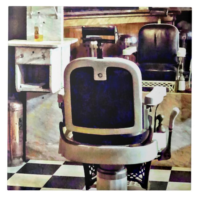 Carreau Chaise de coiffeur et bouteilles de tonique capill (Devant)