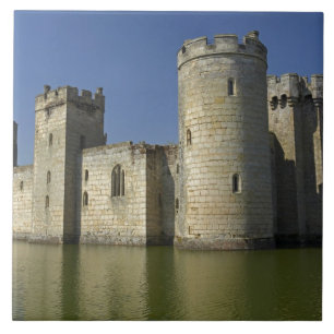 Carreau Château de Bodiam (1385), reflété dans les douves,