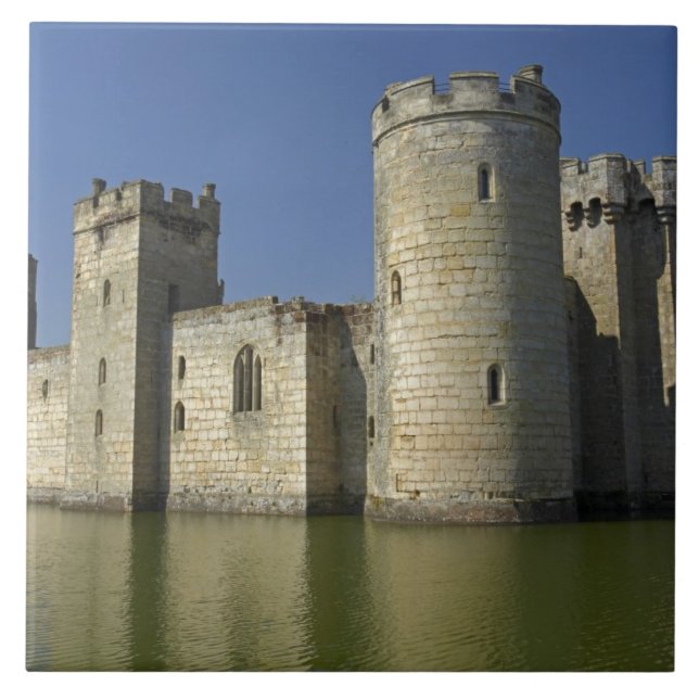 Carreau Château de Bodiam (1385), reflété dans les douves, (Devant)
