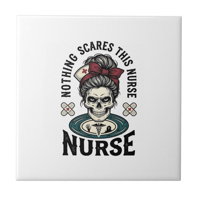 Carreau Chemise d'infirmière Halloween Graphique de crâne  (Devant)