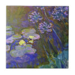 Carreau Claude Monet Water Lilies Agapanthus<br><div class="desc">Claude Monet Water Lilies and Agapanthus - Claude Monet Water Lilies and Agapanthus est une magnifique peinture impressionniste réalisée par l'un des maîtres fleuristes de tous les temps. Le jardin d'eau est vivant avec la couleur et l'émotion, comme l'Agapanthus violet coulent de leurs tiges bleues et vertes. L'eau est vive...</div>