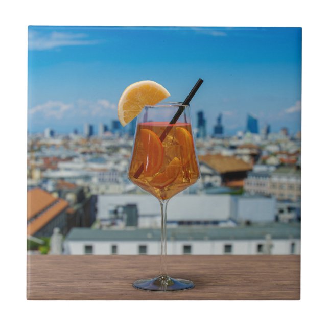 Carreau Cocktail Spritz sur une table avec vue sur Milan (Devant)