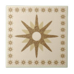 Carreau Conception de démarrage en or rétro<br><div class="desc">Le design moderne du milieu du siècle présente une étoile rétro vintage dans les tons or sur un arrière - plan beige, encadrée par une bordure de plus petites étoiles. Design simple et épuré, moderne et transparent. Créez votre propre motif personnalisé à l'aide des champs fournis, ou utilisez le bouton...</div>