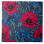 Carreau Coquelicots rouges et fleurs bleues sur bleu<br><div class="desc">Motif vectoriel dessiné à la main avec des fleurs de pavot rouge et des fleurs de corne bleu</div>