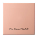 Carreau Couleur de tendance - Carrelage en céramique à bro<br><div class="desc">Voici l'ombre printanière branchée : Soft Pastel Peach. Élevez votre décor de maison avec notre carrelage en céramique moderne et élégant, avec un nom personnalisable dans une charmante police manuscrite. Son design élégant et minimaliste, dans des couleurs solides, dégage un charme intemporel, ce qui en fait un cadeau idéal pour...</div>