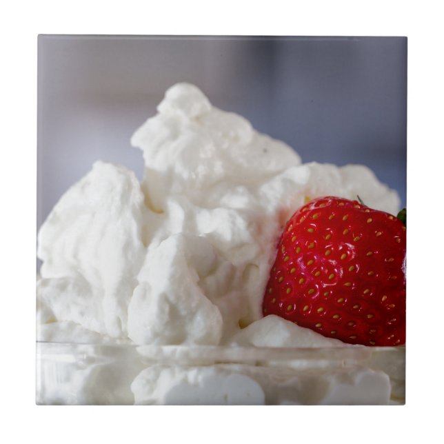 Carreau Crème aux fraises dans un bol de verre (Devant)