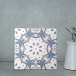 Carreau Crème bleu gris blanc ethnique Motif géométrique<br><div class="desc">Superbe et originale conception de carreaux ornementaux avec un motif sans couture dans les tons gris,  bleu,  crème et blanc.</div>