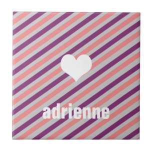 Carreau d'affichage moderne de coeur rose violet