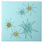 Carreau de céramique atomique bleu de Starbursts<br><div class="desc">Le motif atomique iconique bleu de carreau de céramique de Starbursts des oeufs de ce Robin comporte les starbursts atomiques iconiques. C'est exact ! La vieille école, arrière - plan coloré par bleu des oeufs du merle avec des taches d'or est le contexte parfait pour la turquoise vibrante, le céleri...</div>