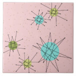 Carreau de céramique atomique iconique rose de<br><div class="desc">Ce grand motif atomique iconique rose de carreau de céramique de Starbursts comporte les starbursts atomiques iconiques. C'est exact ! La vieille école, la première Madame Pink a coloré l'arrière - plan avec des taches d'or est le contexte parfait pour la turquoise vibrante, le céleri calmant, et les cercles colorés...</div>