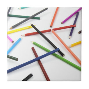 Carreau de céramique dispersé de crayons