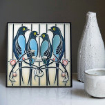 Carreau Décor Art Déco de la famille Bluebird Mackintosh<br><div class="desc">Ce carrelage en céramique présente une petite famille de bleuets et des motifs floraux complexes qui rappellent le style emblématique de Mackintosh. Il a été un architecte, designer et artiste écossais de premier plan du mouvement Art Nouveau. Son travail se caractérise par des lignes épurées, des formes géométriques et un...</div>