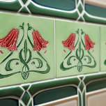 Carreau Décor de Bellflower rouge Art Nouveau<br><div class="desc">Bienvenue à CreaTile ! Vous trouverez ici des motifs de tuiles artisanales que j'ai personnellement façonné et vintage céramique et carreaux d'argile de porcelaine, qu'ils soient colorés ou naturels. J'aime concevoir des produits en céramique et en carrelage, dans l'espoir de vous donner un moyen de transformer votre maison en quelque...</div>