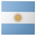 Carreau Drapeau argentin<br><div class="desc">Améliorez votre espace de vie avec notre tuile frappante avec le drapeau de l'Argentine! Conçu avec une attention minutieuse aux détails, ce carrelage est plus qu'une simple pièce décorative ; c'est une célébration du patrimoine argentin et de la fierté nationale. Le design audacieux présente fièrement les éléments emblématiques du drapeau...</div>