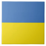 Carreau Drapeau de l'Ukraine, Ukrainien Слава Україні Slav<br><div class="desc">Les couleurs du drapeau de l'Ukraine, le bleu et le jaune, ont flotté pendant des siècles sur une terre riche en histoire et en esprit. Le bleu représente le vaste ciel ukrainien, tandis que le jaune symbolise les champs de blé dorés qui s'étendent sur ses plaines fertiles. Ce symbole simple...</div>