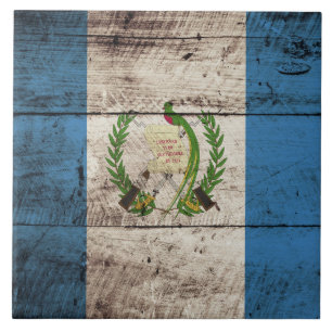 Carreau Drapeau du Guatemala sur le vieux grain en bois