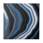 Carreau Effet Agate, noir, blanc et bleu<br><div class="desc">Cette mosaïque à effet de marbre remarquable présente un design numérique audacieux avec des tourbillons fluides de bleu, noir et blanc, créant une apparence dynamique et contemporaine. C'est un excellent choix pour les salles de bain modernes ou comme un accent exceptionnel dans une chambre de petite taille. Les lignes abstraites...</div>