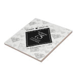 Carreau Élégant 75e anniversaire de Mariage de diamant<br><div class="desc">Célébrez le 75e anniversaire du mariage diamant avec cette tuile élégante! Un élégant lettrage noir et blanc avec des confettis en diamant stylisé sur un arrière - plan blanc ajoutent une touche mémorable à cette occasion spéciale et à cette étape extraordinaire. Customiser avec les noms et dates du mariage du...</div>