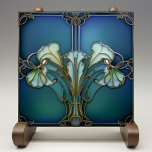 Carreau Elégant Art Nouveau Iris Bloom Carrelage en cérami<br><div class="desc">Vous apprécierez l'élégance intemporelle de l'Art Nouveau avec ce magnifique carrelage en céramique, qui présente un design stylisé de fleur d'iris qui saisit l'essence des formes organiques du mouvement et des contours complexes. L'arrière - plan aquamarine sereine s'harmonise avec les délicates nuances de vert menthe et de fruits de mer,...</div>