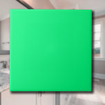 Carreau Elégant minimaliste en noir massif Ressort vert co<br><div class="desc">Le motif de couleur vert néon massif minimaliste élégant est un design saisissant et moderne qui capture la vitalité et l'énergie des teintes néon. Cette tonalité audacieuse et sophistiquée de Spring Green rayonne sur la fraîcheur, ce qui en fait un choix parfait pour l'esthétique contemporaine. La nature minimaliste et uniforme...</div>