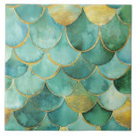 Carreau Élégantes échelles de sirène en Turquoise et or<br><div class="desc">Plongez dans l'élégance océanique avec ce magnifique design de carreaux en céramique avec des écailles de sirène de style aquarelle en turquoise doux, vert marin et turquoise. Chaque échelle est délicatement dessinée dans l'or chatoyant, ajoutant une touche de luxe et de charme magique à votre espace. La motif à débordement...</div>