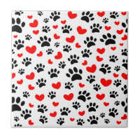 Empreintes de pattes De Chien Noir Et Coeurs Rouge