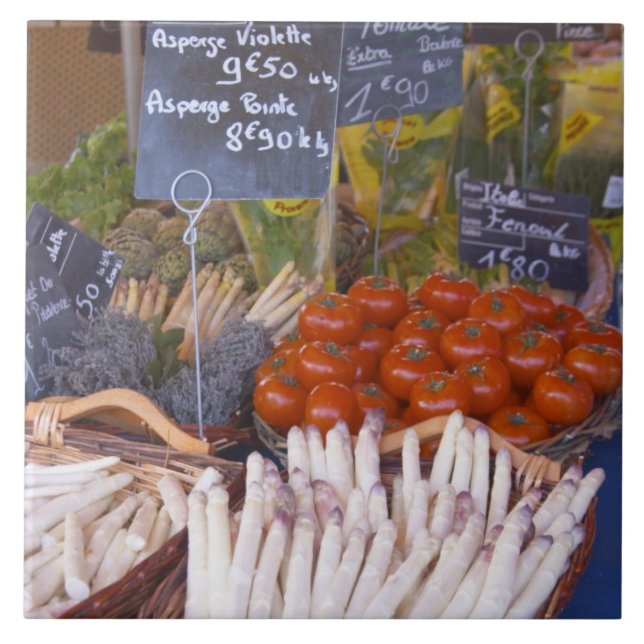 Carreau Étal de commerçant de marché de rue avec des blanc (Devant)