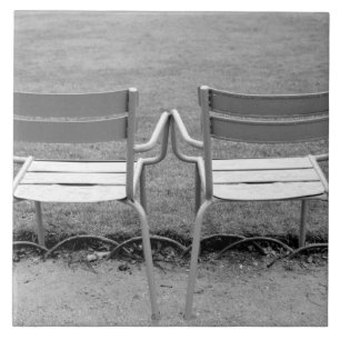 Carreau Europe, France, Paris. Chaises, Jardin du 2