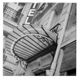 Carreau Europe, France, Paris. Détail de l'hôtel de la Riv