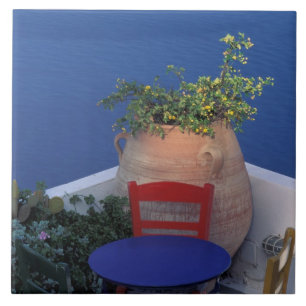 Carreau Europe, Grèce, Santorin. Terrasse avec vue sur me