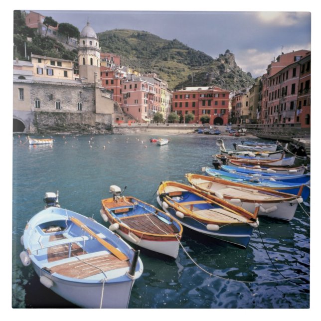 Carreau Europe, Italie, Vernazza. Bateaux aux peintures vi (Devant)