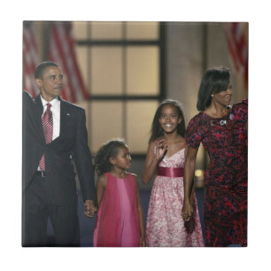 Carreau famille de Barak Obama fait signe de la main